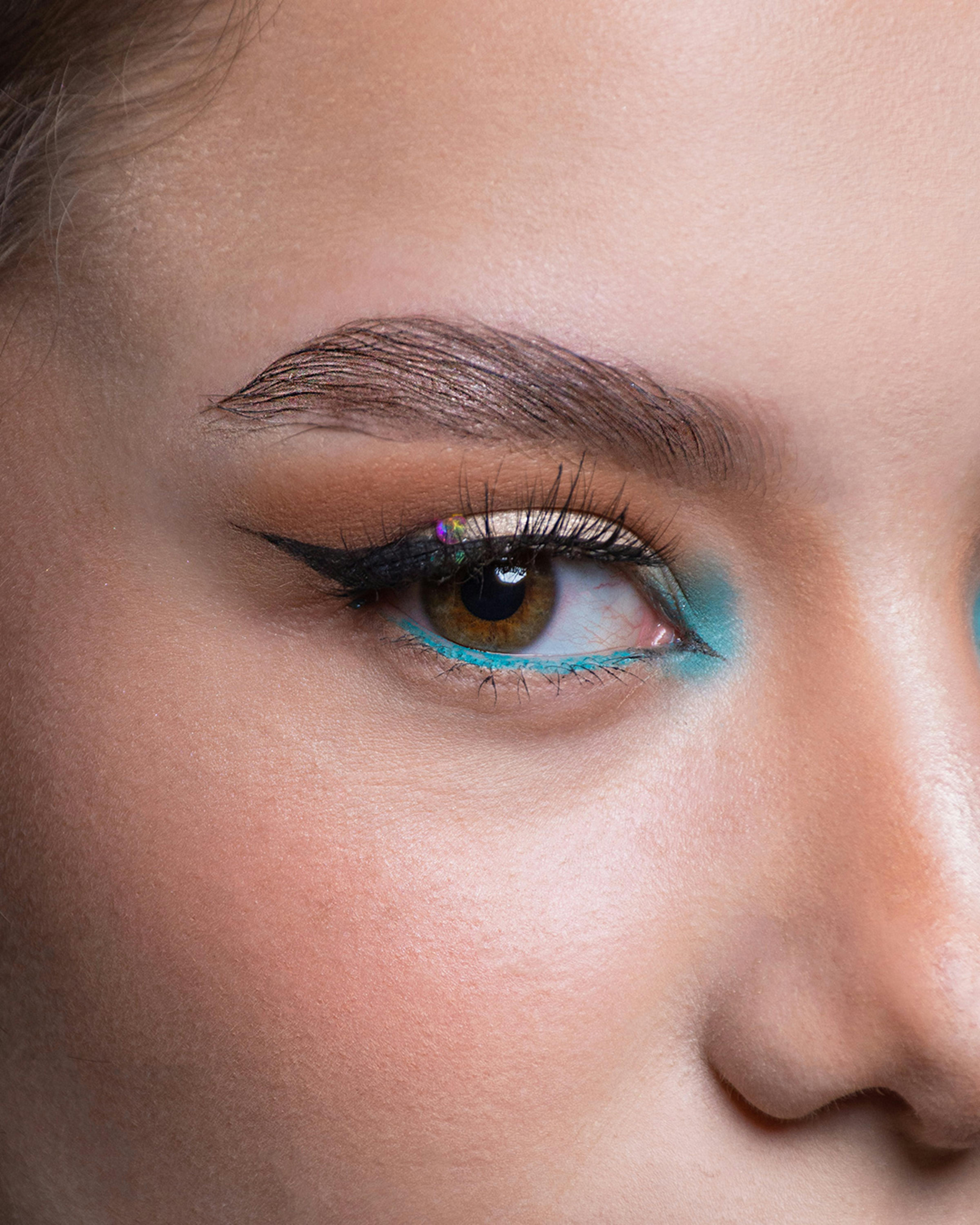 Permanent eyeliner service